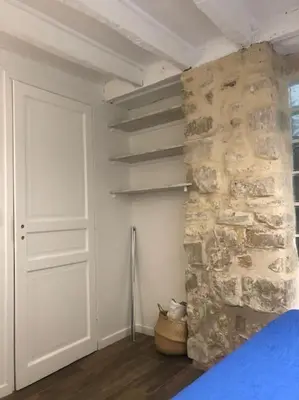 Un ou plusieurs lits dans un hébergement de l'établissement Charmant duplex Metro Raspail jardin du Luxembourg