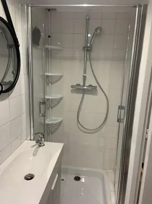 Salle de bains dans l'établissement Charmant duplex Metro Raspail jardin du Luxembourg