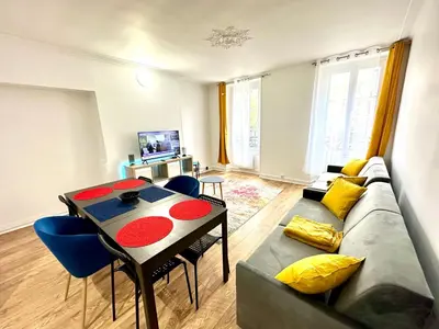 Télévision ou salle de divertissement dans l'établissement Refait à Neuf 2 pièces - Paris - tout équipé - Parking
