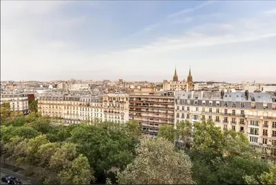 Vue générale sur Paris ou vue de la ville depuis l'appartement