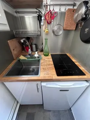 Cuisine ou kitchenette dans l'établissement Charmant studio Paris 5e