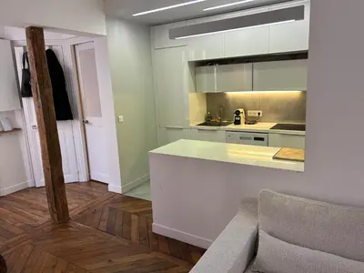 Cuisine ou kitchenette dans l'établissement Typical Parisian flat Central Paris by Montmartre