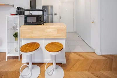 Cuisine ou kitchenette dans l'établissement Magnifique 2 pièces avec terrasse et grand jardin