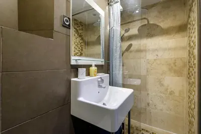 Salle de bains dans l'établissement Paris - Cosy Duplex près des Champs Elysées