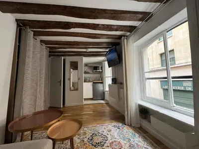 Cuisine ou kitchenette dans l'établissement Studio Tout Équipé Bourse