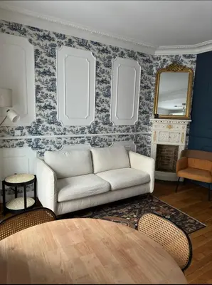 Coin salon dans l'établissement Charming Parisian Flat near Eiffel Tower