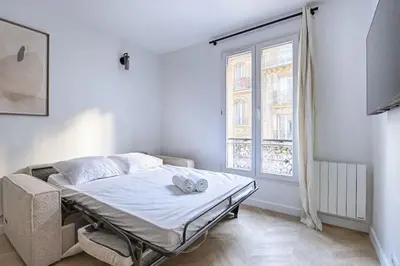 Un ou plusieurs lits dans un hébergement de l'établissement Saussier Ternes Charming Apartment 4P