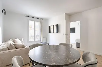 Télévision ou salle de divertissement dans l'établissement Saussier Ternes Charming Apartment 4P