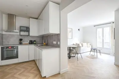 Cuisine ou kitchenette dans l'établissement Saussier Ternes Charming Apartment 4P