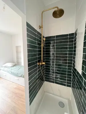 Salle de bains dans l'établissement Cozy Studio 10min from La Défense Arena