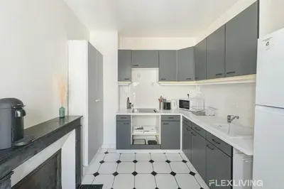 Cuisine ou kitchenette dans l'établissement Flexliving - room - Bausset