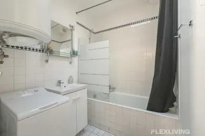 Salle de bains dans l'établissement Flexliving - room - Bausset