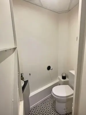 Salle de bains dans l'établissement Superbe T2 Cosy à 5 min du Louvres