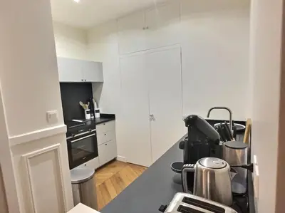 Cuisine ou kitchenette dans l'établissement Superbe T2 Cosy à 5 min du Louvres