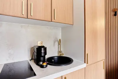 Cuisine ou kitchenette dans l'établissement Superbe Studio Tour Eiffel Trocadero by Studioprestige