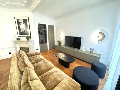 Télévision ou salle de divertissement dans l'établissement Parisian Luxury Style - Heart of Montparnasse