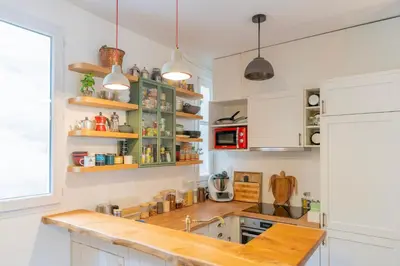 Cuisine ou kitchenette dans l'établissement Urban Retreat in Historic Quarter
