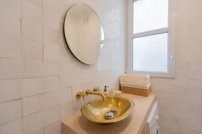Salle de bains dans l'établissement Urban Retreat in Historic Quarter