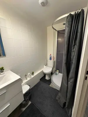 Salle de bains dans l'établissement Charmant studio à Paris La Défense