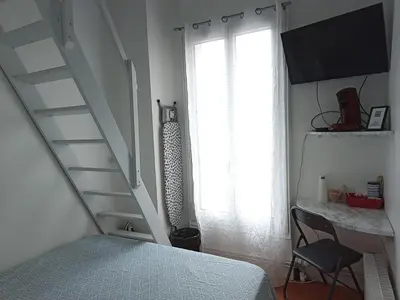 Télévision ou salle de divertissement dans l'établissement Chambre familiale