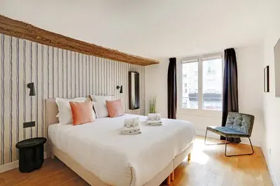 Un ou plusieurs lits dans un hébergement de l'établissement Pick A Flat's Apartement in Saint-Martin - Rue du faubourg Saint-Martin