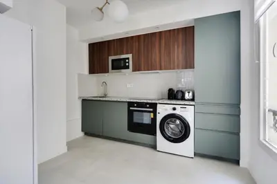 Cuisine ou kitchenette dans l'établissement Pick A Flat's Apartement in Saint-Martin - Rue du faubourg Saint-Martin