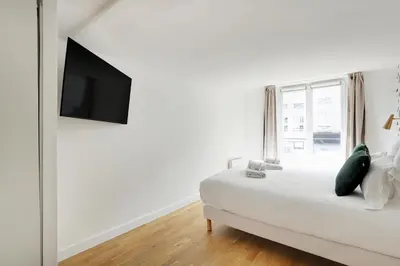 Télévision ou salle de divertissement dans l'établissement Pick A Flat's Apartement in Saint-Martin - Rue du faubourg Saint-Martin