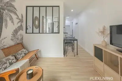Télévision ou salle de divertissement dans l'établissement Flexliving - studio - Guénot