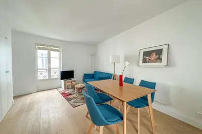 Télévision ou salle de divertissement dans l'établissement Flexliving - Whole Flat - Beauregard