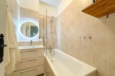 Salle de bains dans l'établissement Flexliving - room - Échiquier