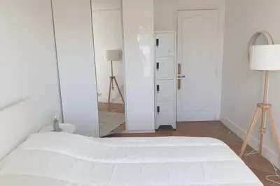 Un ou plusieurs lits dans un hébergement de l'établissement Flexliving - room - Voltaire