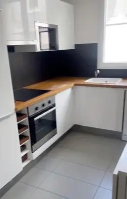 Cuisine ou kitchenette dans l'établissement Flexliving - room - Voltaire