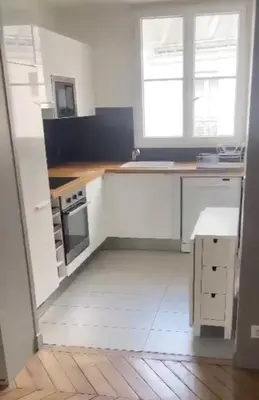 Cuisine ou kitchenette dans l'établissement Flexliving - room - Voltaire