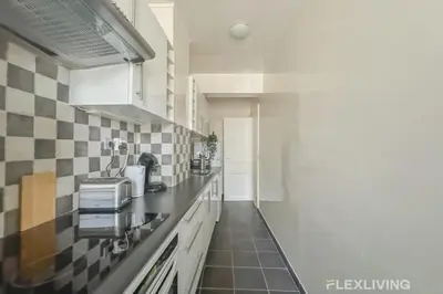 Cuisine ou kitchenette dans l'établissement Flexliving - whole flat - Batelière
