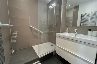 Salle de bains dans l'établissement Flexliving - whole flat - Voltaire