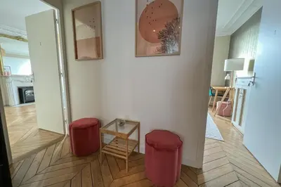 Cuisine ou kitchenette dans l'établissement Flexliving - whole flat - Voltaire