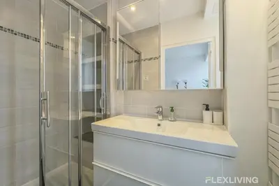Salle de bains dans l'établissement Flexliving - room - Batelière