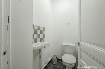 Salle de bains dans l'établissement Flexliving - room - Batelière