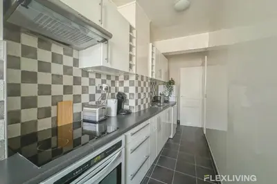 Cuisine ou kitchenette dans l'établissement Flexliving - room - Batelière