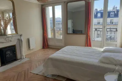 Un ou plusieurs lits dans un hébergement de l'établissement Flexliving - room - Voltaire