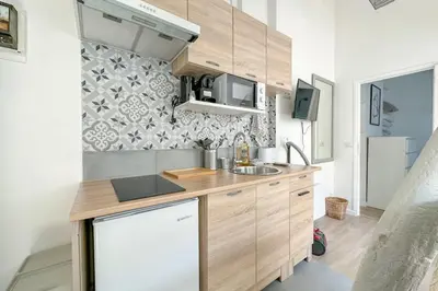 Cuisine ou kitchenette dans l'établissement Flexliving - Studio - Charlot