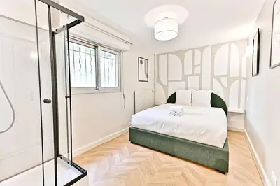 Un ou plusieurs lits dans un hébergement de l'établissement Appartement spacieux et paisible Paris 19ème