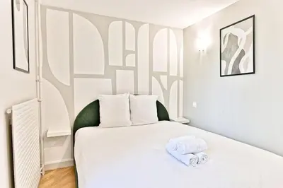 Un ou plusieurs lits dans un hébergement de l'établissement Appartement spacieux et paisible Paris 19ème