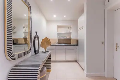 Cuisine ou kitchenette dans l'établissement Cosy apartment ac balcony - 1BR-4P - Eiffel Tower