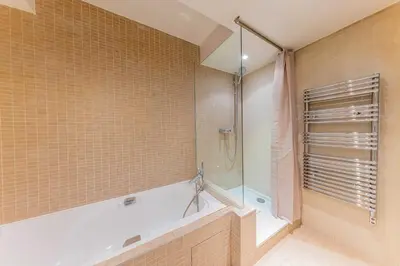 Salle de bains dans l'établissement Cosy apartment ac balcony - 1BR-4P - Eiffel Tower