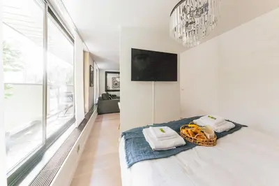 Un ou plusieurs lits dans un hébergement de l'établissement Cosy apartment ac balcony - 1BR-4P - Eiffel Tower