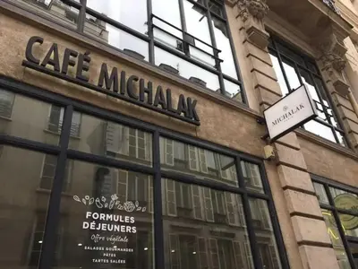 Certificat, récompense, panneau ou autre document affiché dans l'établissement Authentic studio - 2P - Gare de l'Est