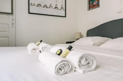 Un ou plusieurs lits dans un hébergement de l'établissement GuestReady - Cosy Apartment in Le Marais