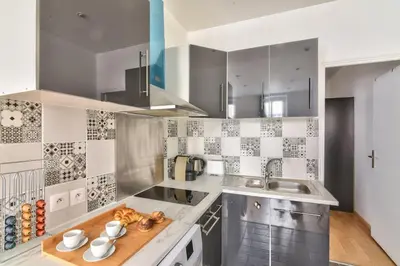 Cuisine ou kitchenette dans l'établissement GuestReady - Cosy Apartment in Le Marais