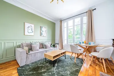 Coin salon dans l'établissement Grand Appartement neuf dans la ville de Puteaux